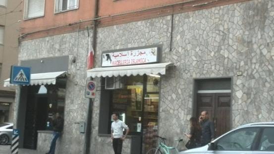 Marocchino non vuole pagare e prende a pugni il macellaio
