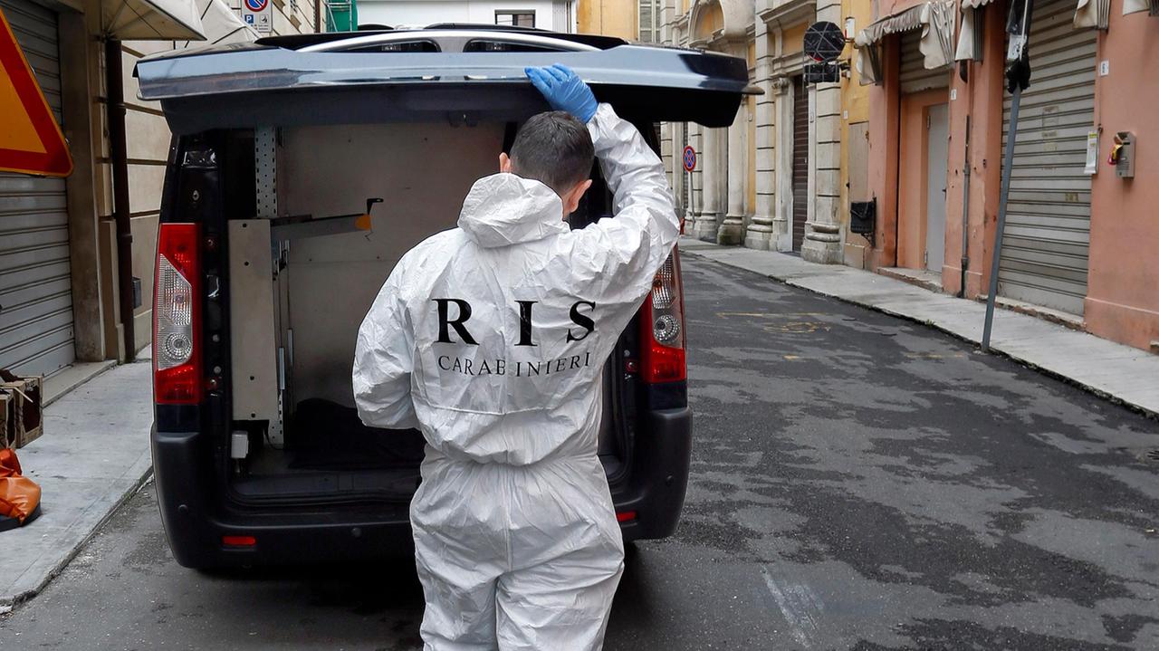 Ladro beve in casa dei derubati, incastrato grazie al Dna