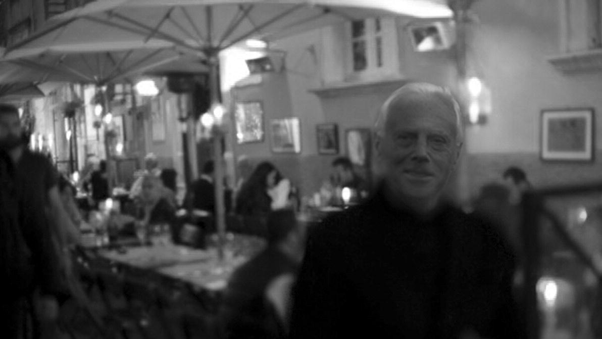 Giorgio Armani a Pietrasanta di fronte all'Enoteca Marcucci