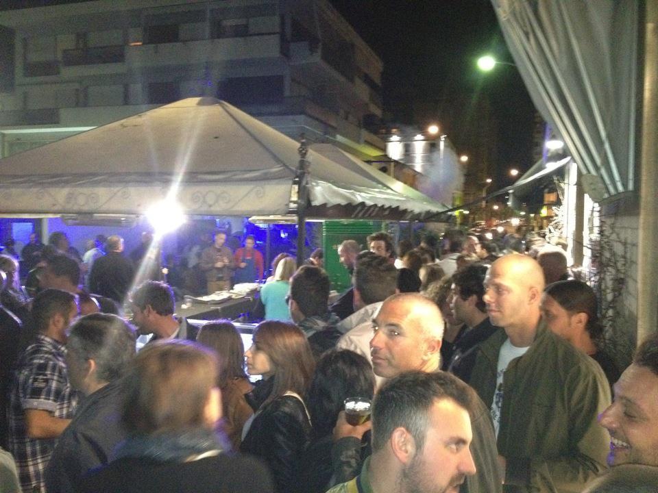 Una festa di sera a Follonica 