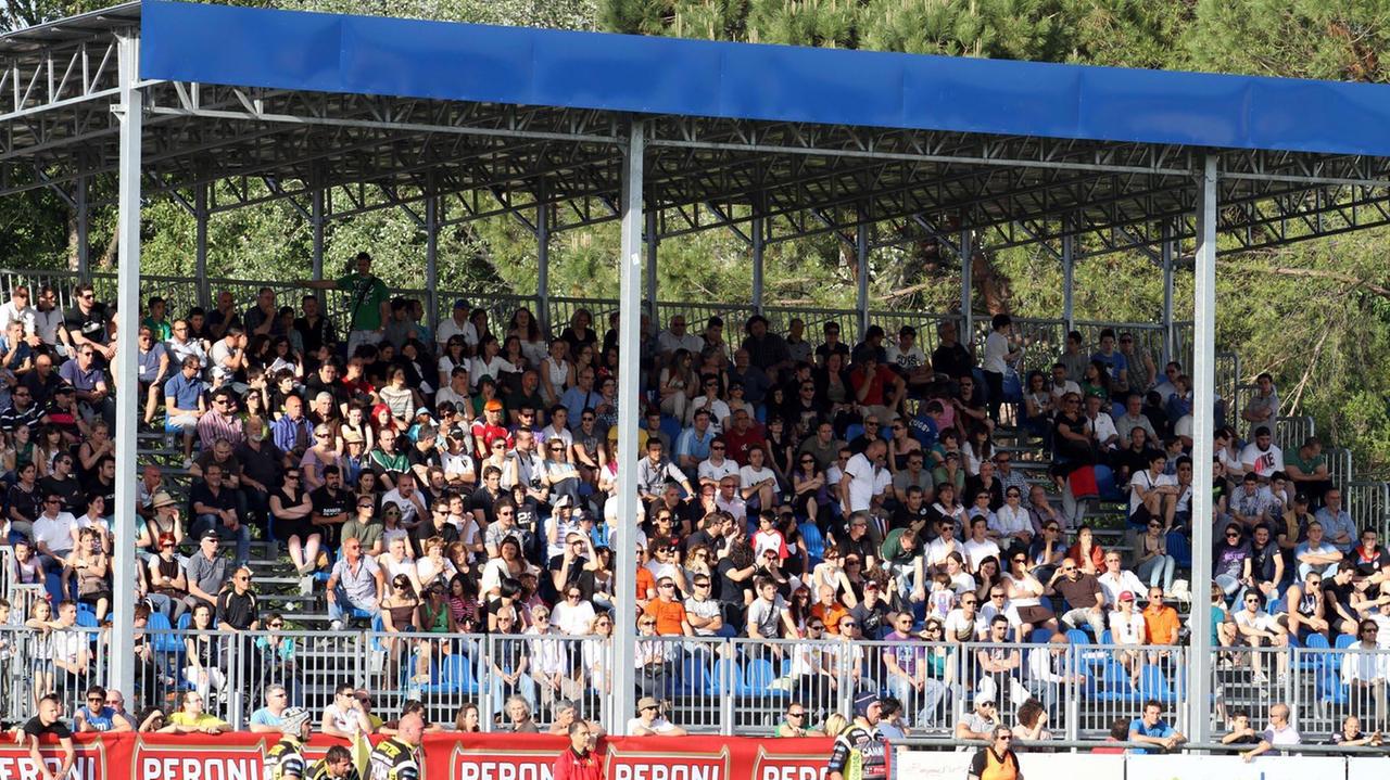 La tribuna dello stadio Chersoni di Iolo