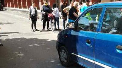 Bambino di 6 anni investito da un’auto sulle strisce pedonali
