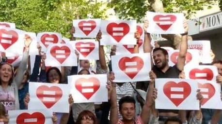 Flash mob contro l’omofobia si balla sul viale Marconi