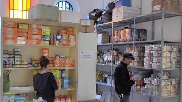 L’intera comunità sta con i bisognosi