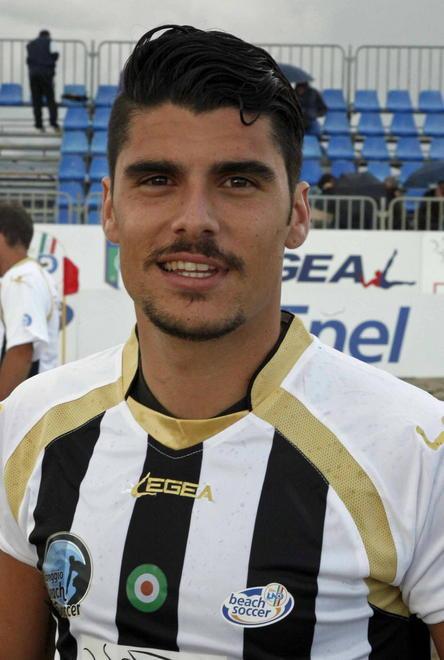 Il sindaco Neri premia il campione di beach soccer