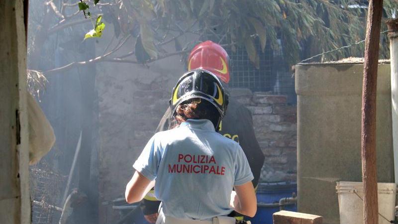 L'incendio in via Donaldo Mei