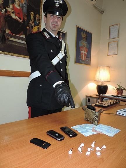 La droga e i contanti sequestrati dai carabinieri
