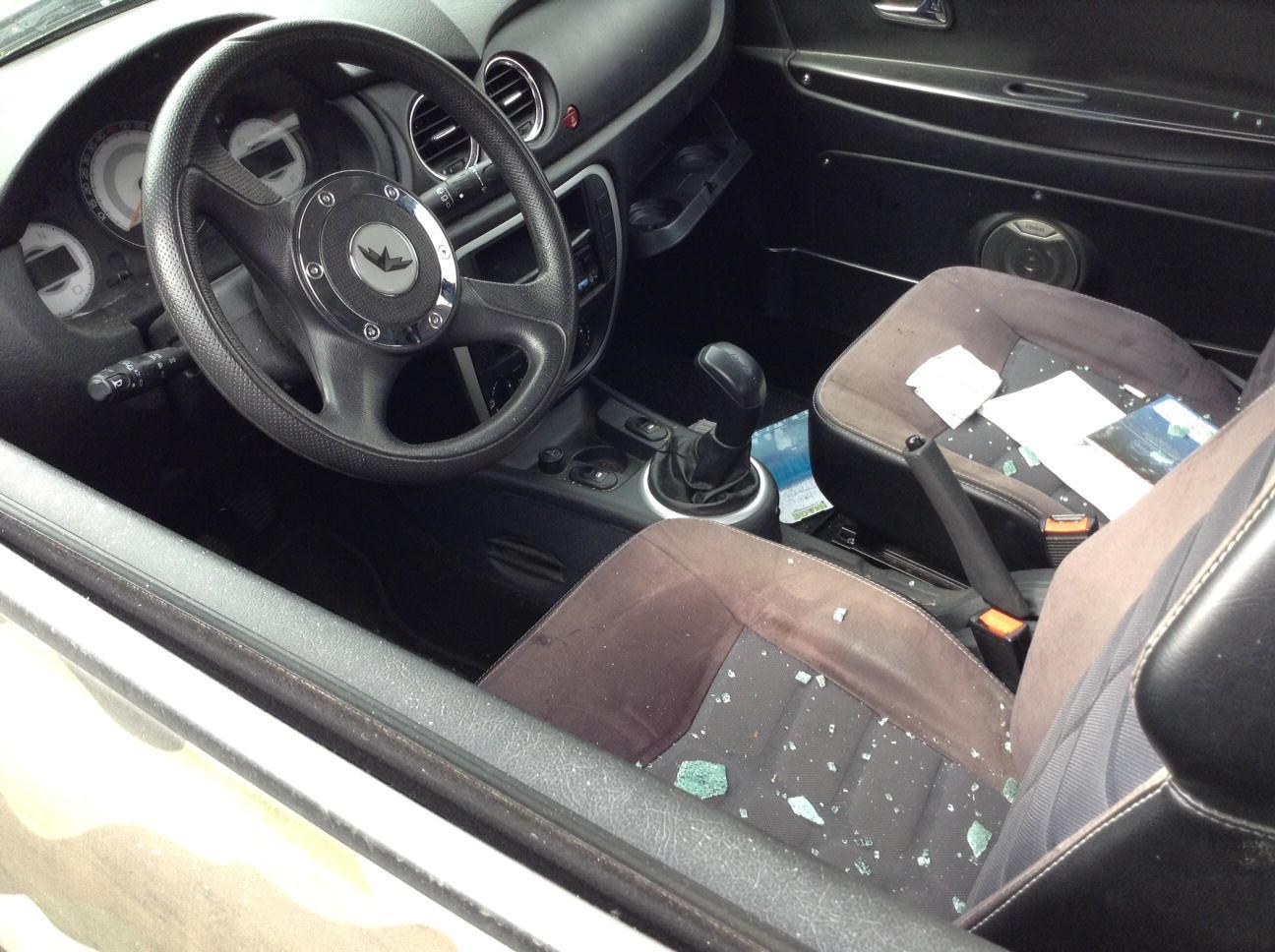 Un'auto vandalizzata di recente a Prato