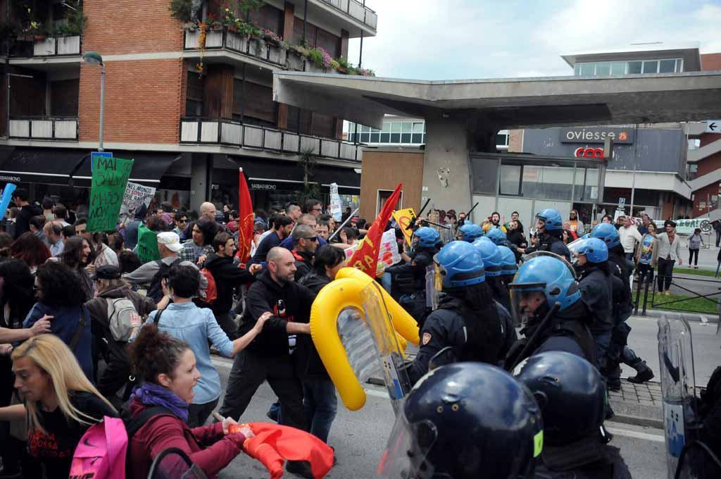 «E noi torniamo in piazza» Antifascisti all’attacco 