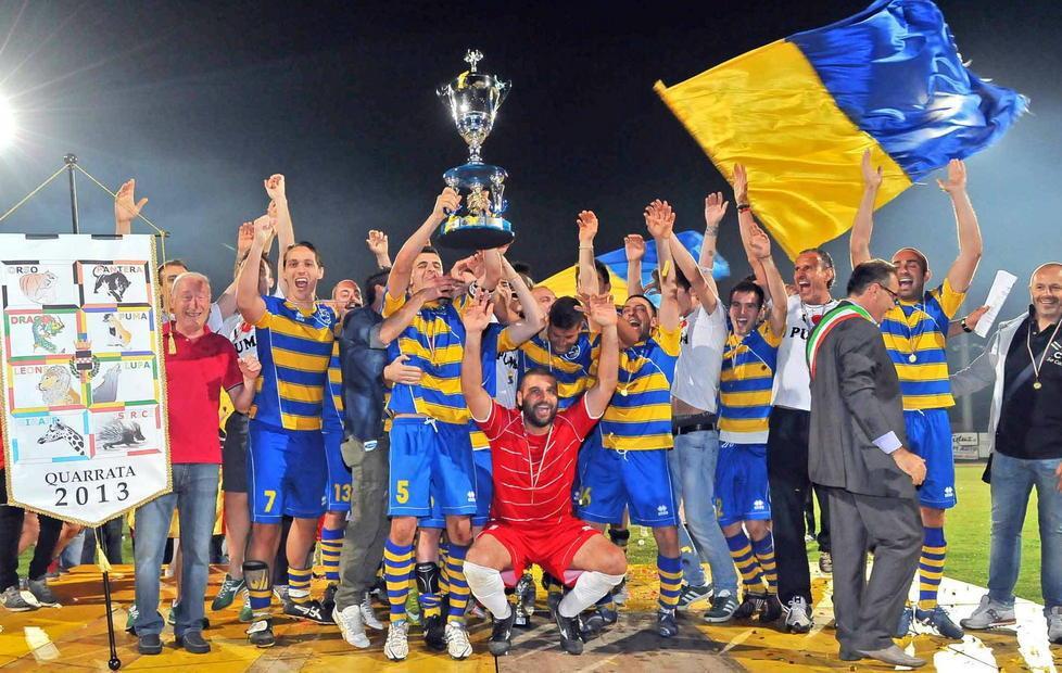 La premiazione dell'edizione 2013 del Palio calcistico (foto Gori)