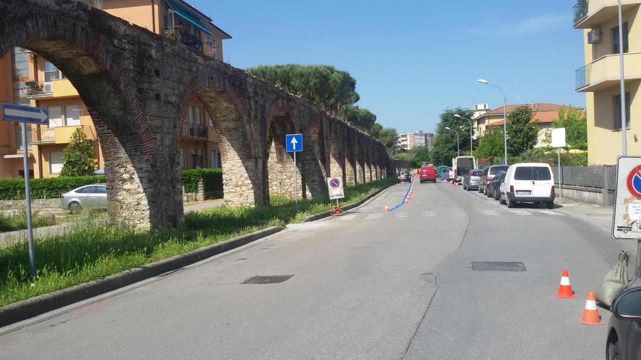 Strisce blu e nuova segnaletica a Don Bosco