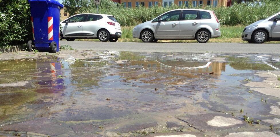Perdita d’acqua da dieci giorni e nessuno fa niente 