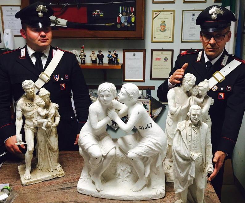 Preso con quattro statue rubate 