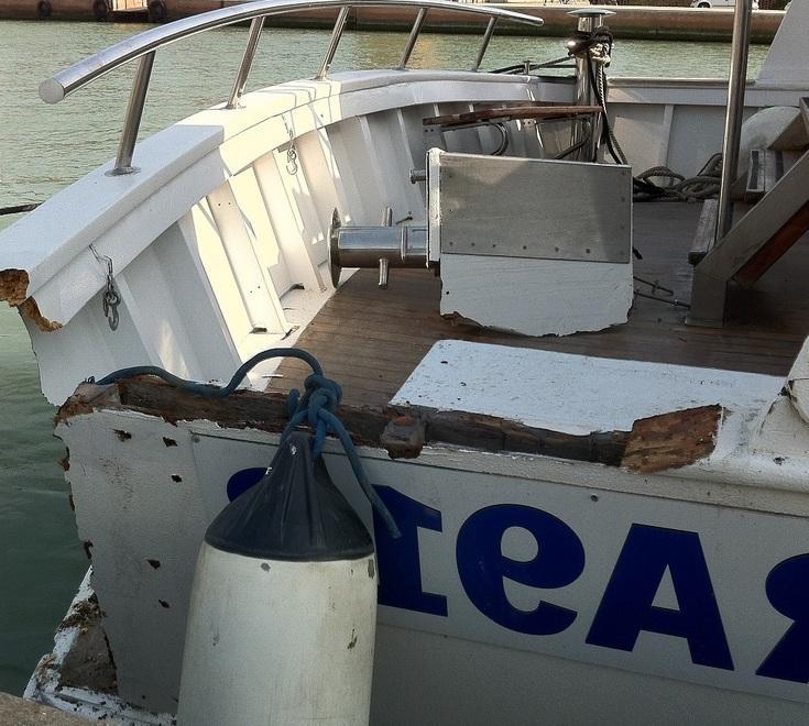 Danno alla fiancata blocca la motonave Delfinus 