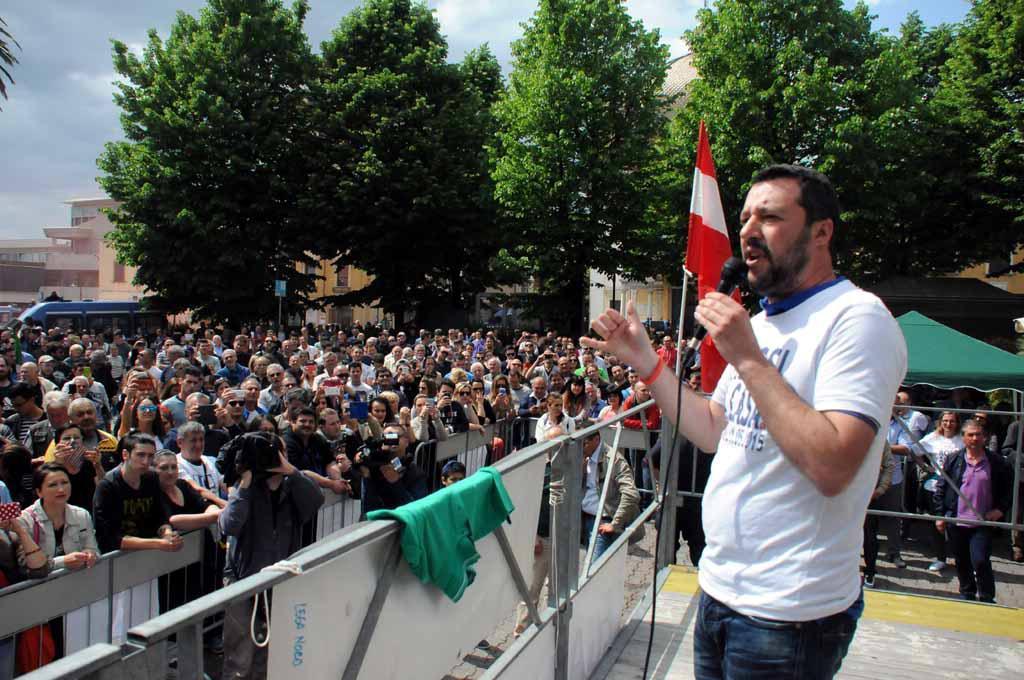 Matteo Salvini in comizio a Massa