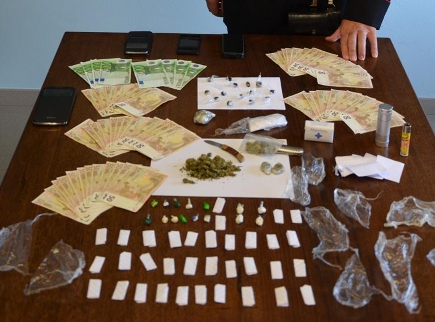 Va al rave party pieno di droga, arrestato 