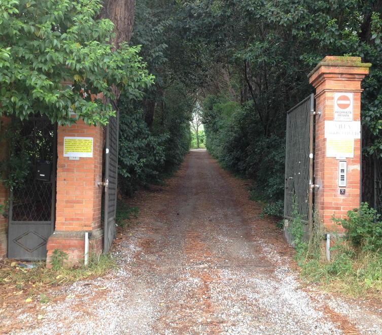 Il cancello destinato a restare chiuso