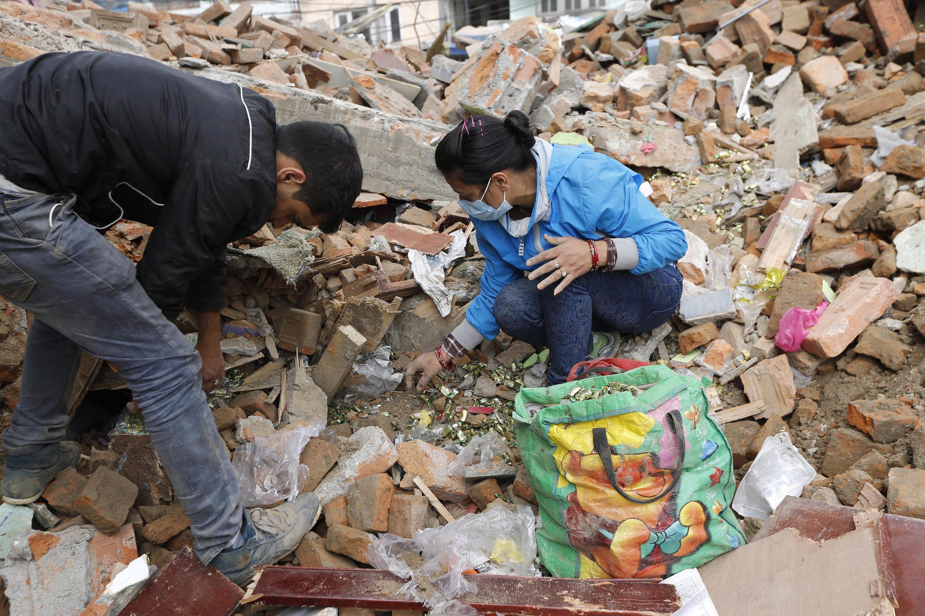 Un'immagine del terremoto in Nepal (agenzia Epa)