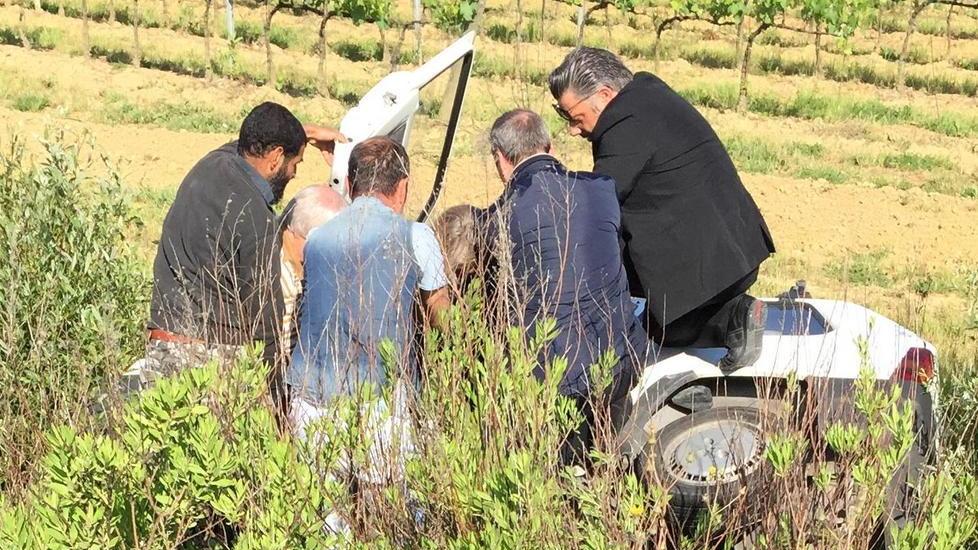 Va fuori strada, soccorsa dai cittadini