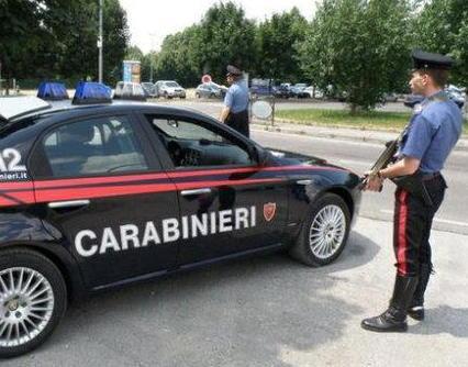 Forza un controllo dei carabinieri, arrestato e rilasciato
