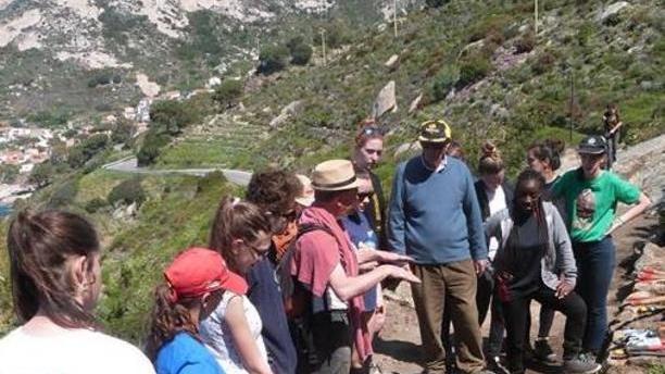 L’arte del muretto a secco dell’elbano Elio Canovaro