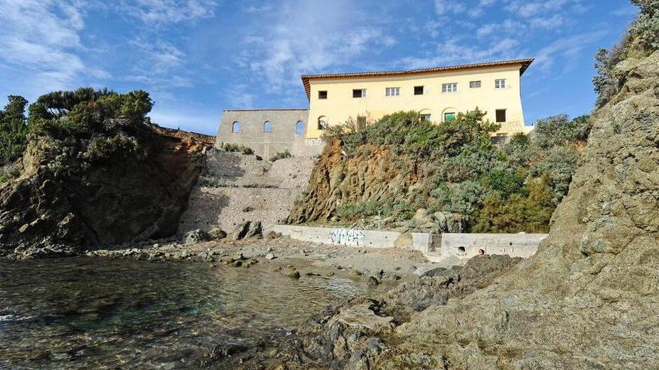 Cianciafera, Franchi avvisa «Aprite o lo buttiamo giù»