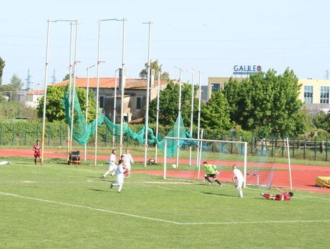 Donoratico, gioia e veleni Accuse ai tifosi cecinesi 