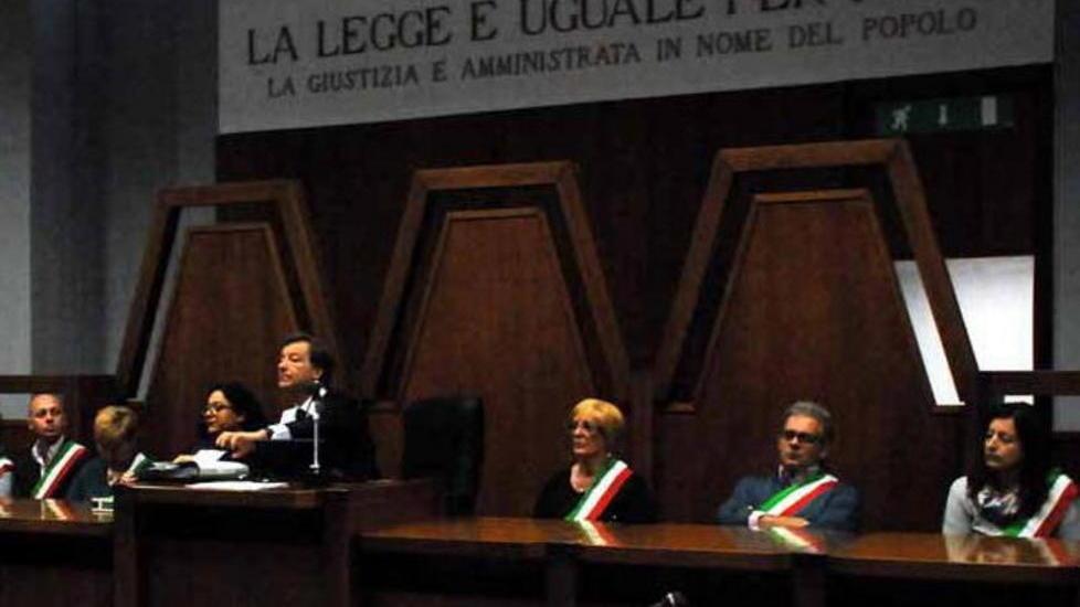 Si cerca la cinquantenne che ha fermato l’omicida