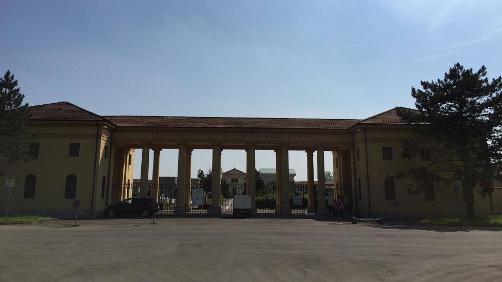 Correggio, l’ingresso del cimitero urbano sottoposto a restauro