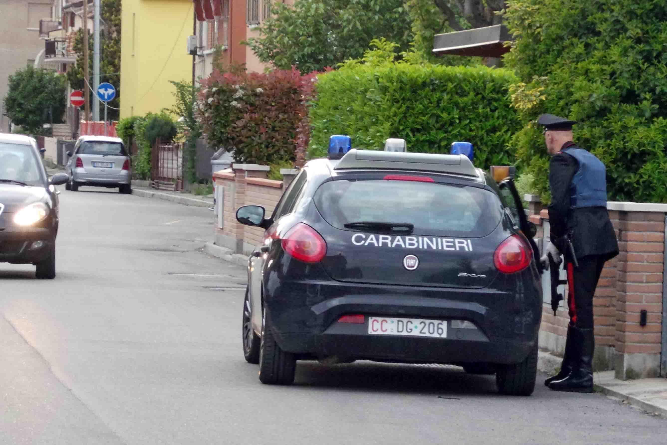 Pensionato ruba il cellulare a un 20enne 
