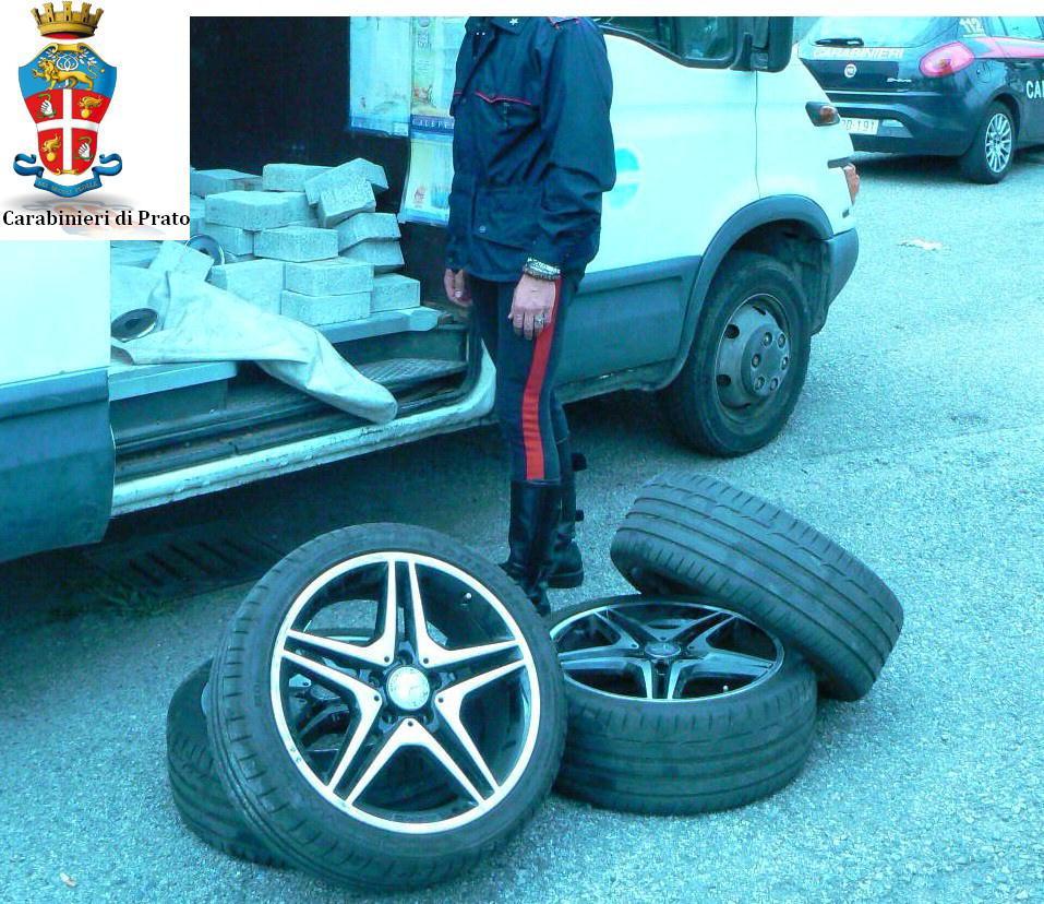 I pneumatici recuperati dai carabinieri