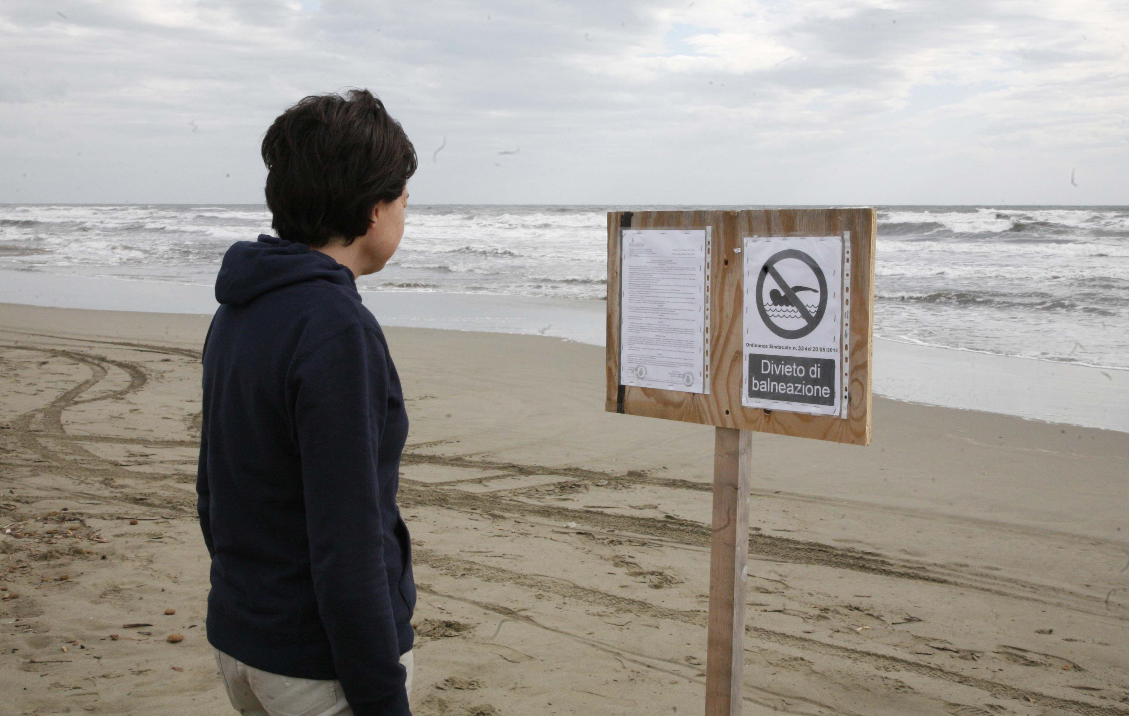 Il divieto di balneazione comparso a Fiumetto