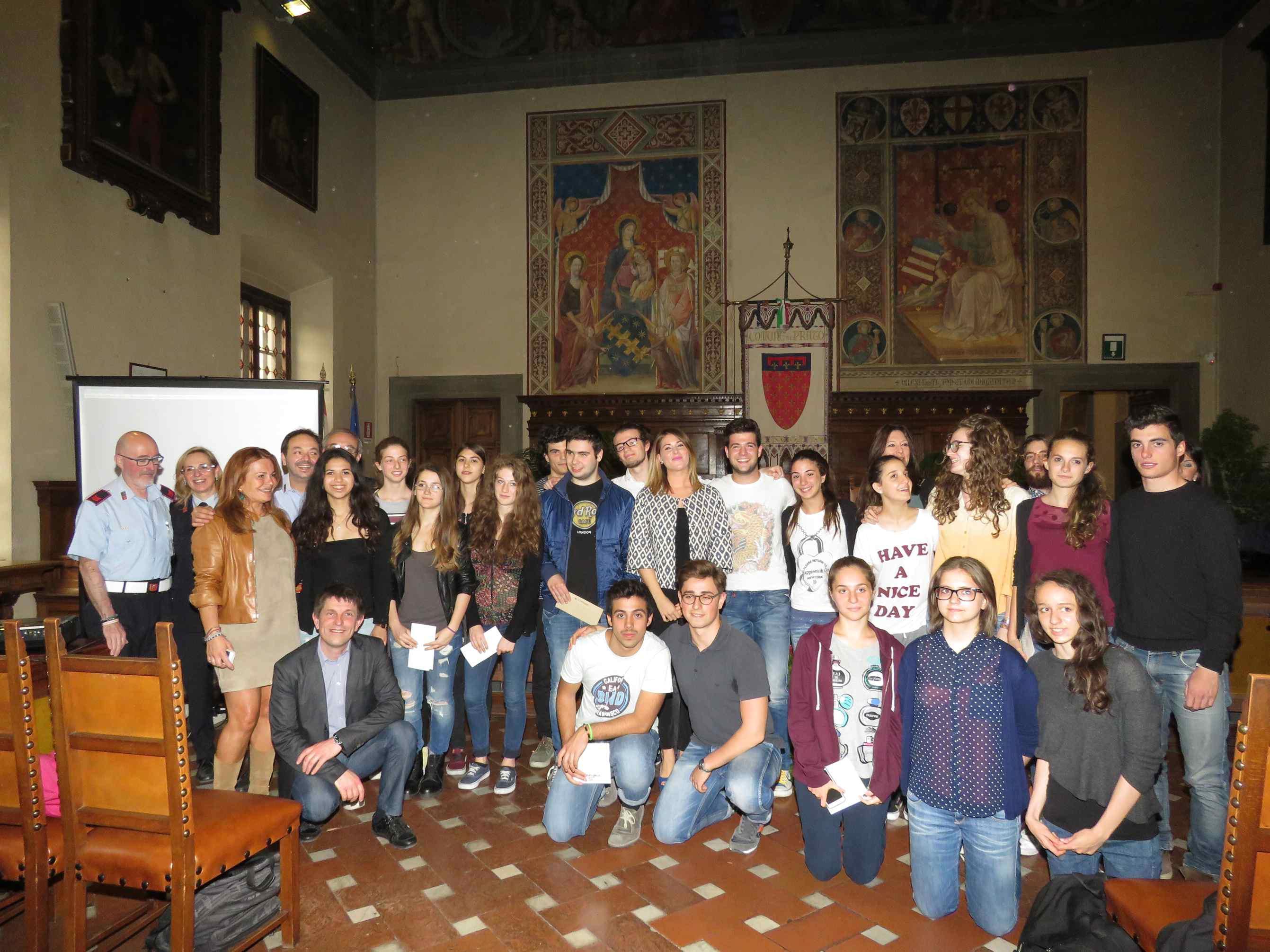 Gli studenti che si sono cimentati nella campagna contro l'alcol (foto Batavia)