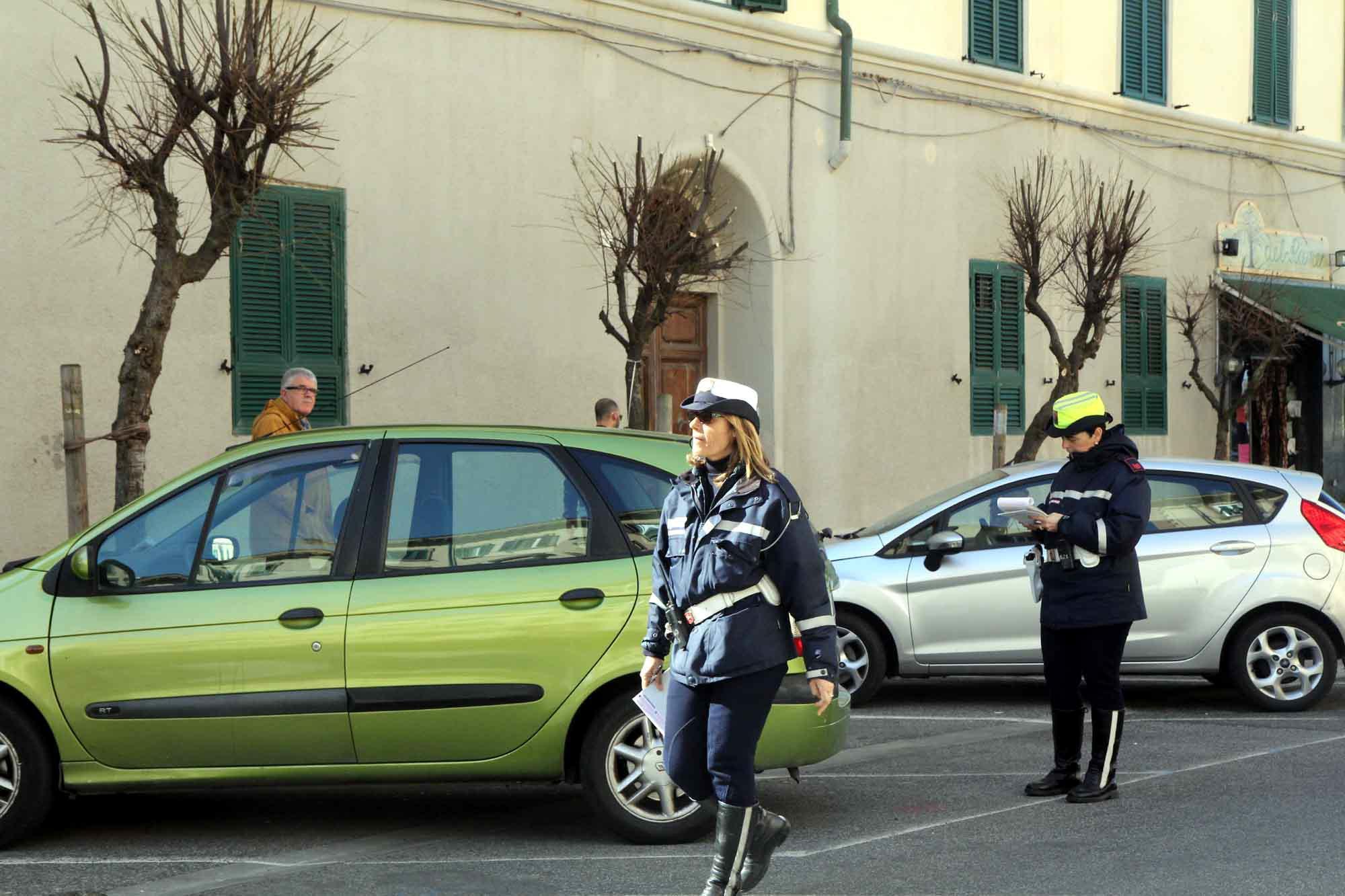 Una pattuglia della polizia municipale
