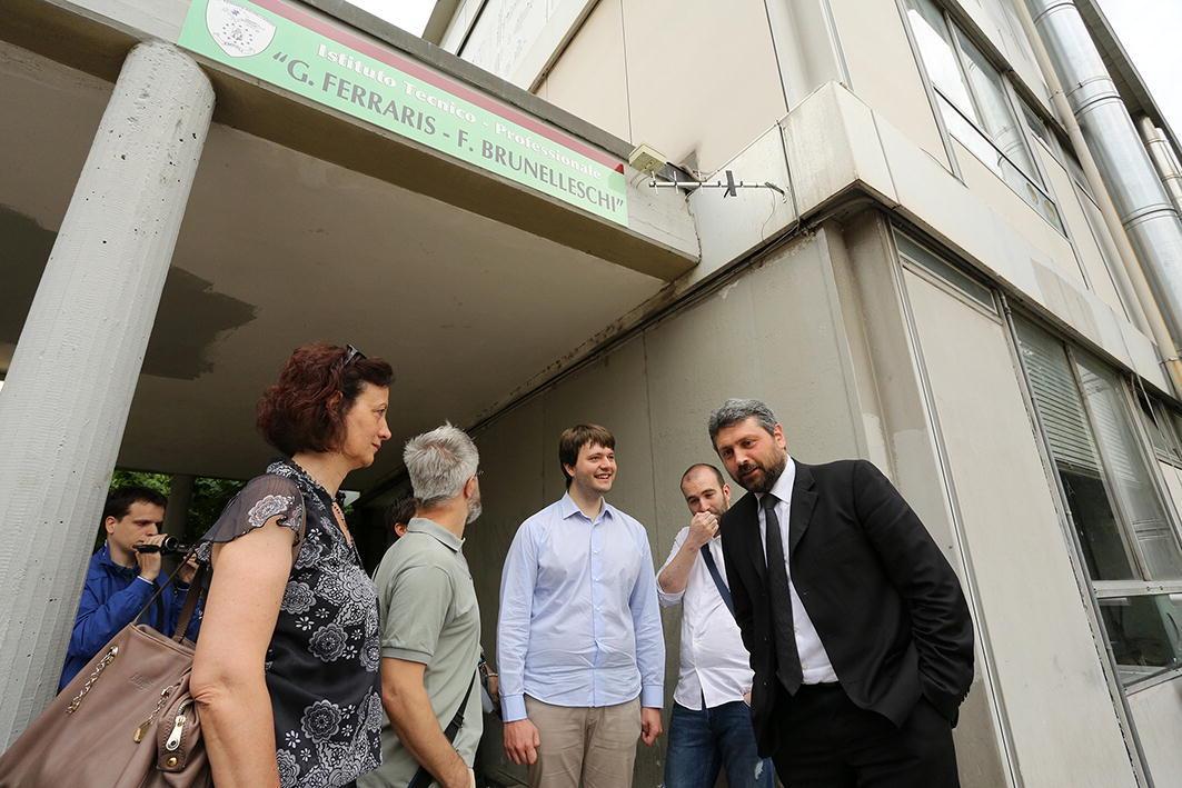 La visita del deputato Artini (il primo a destra) con alcuni consiglieri comunali