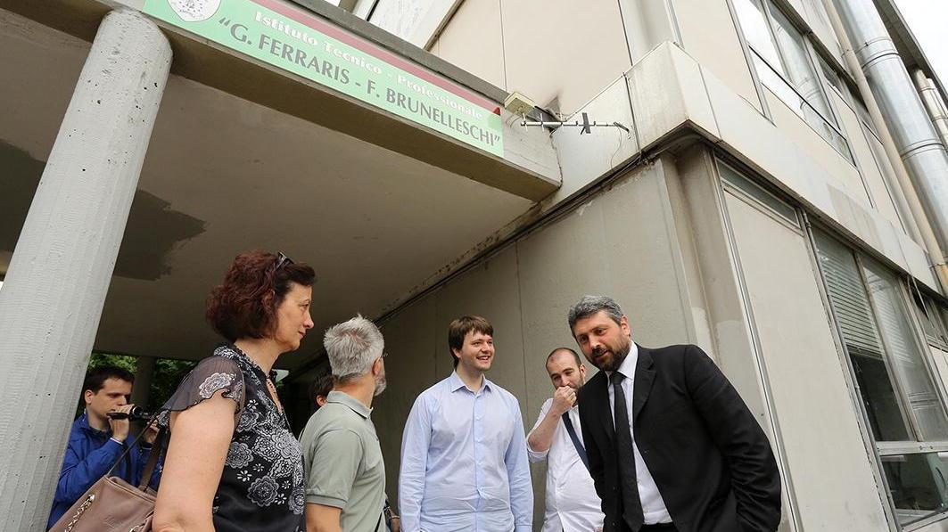 La visita del deputato Artini (il primo a destra) con alcuni consiglieri comunali