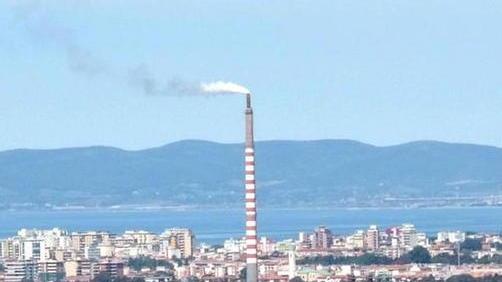 Gli impianti industriali al Casone nella piana di Scarlino