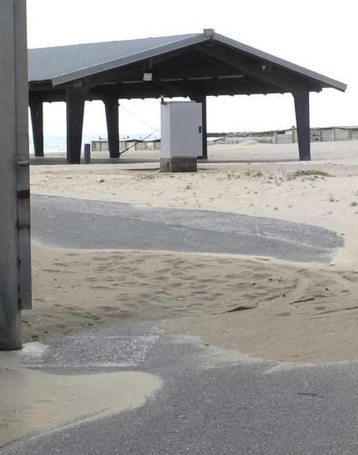 «Spiaggia tutta libera» La commissione vota contro la giunta 