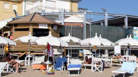 Meno di 24 ore per allargare la spiaggia