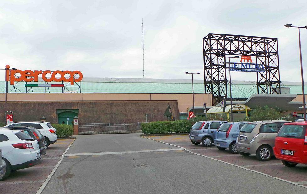 Rapina libri all’Ipercoop: «Non è immorale rubarli» 