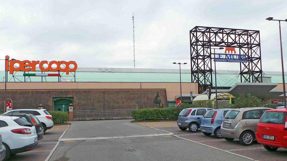 Rapina libri all’Ipercoop: «Non è immorale rubarli»