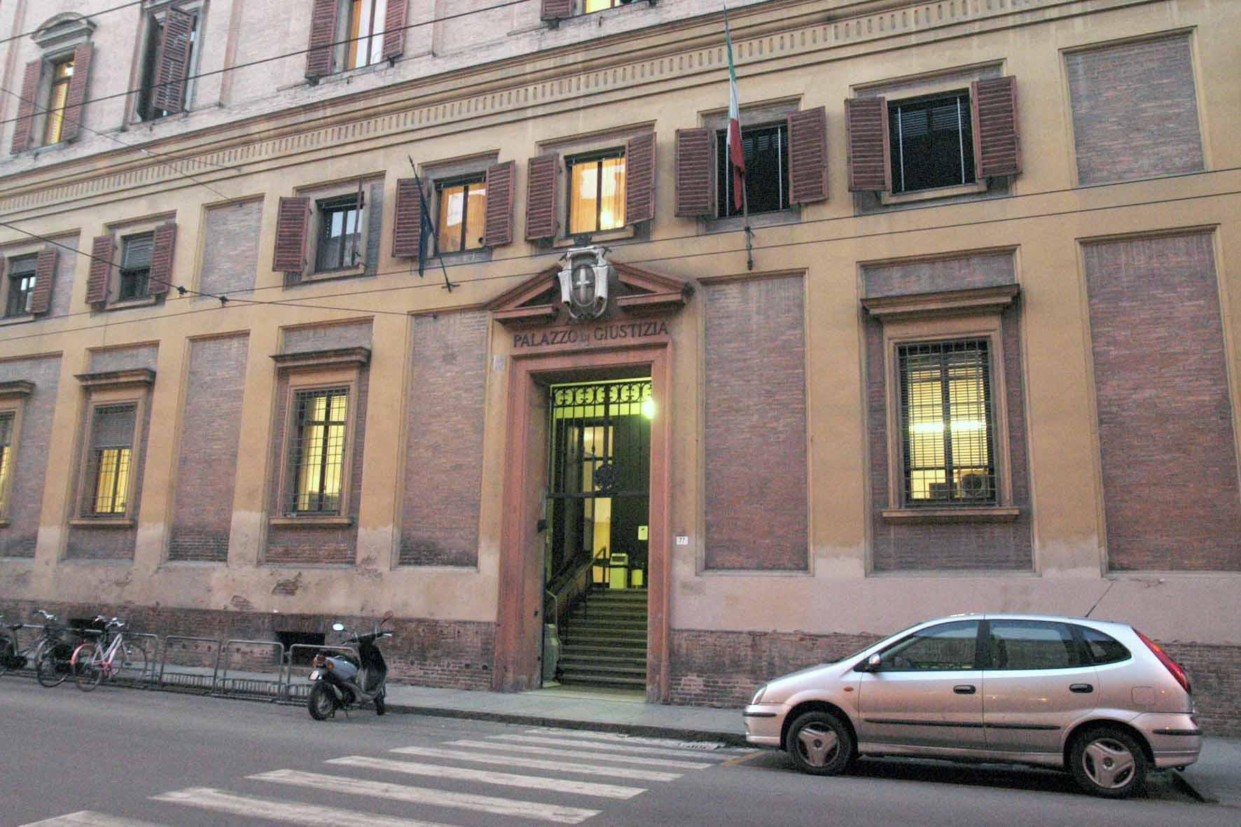 Nonna invadente: condannata a 6 mesi