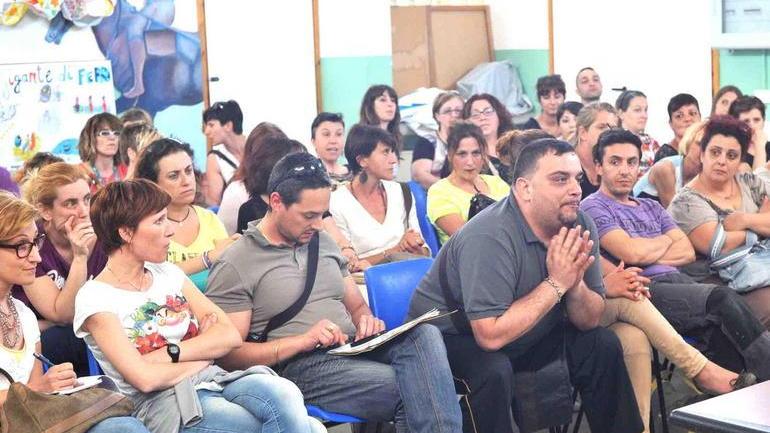 Genitori in rivolta contro il trasferimento dei figli