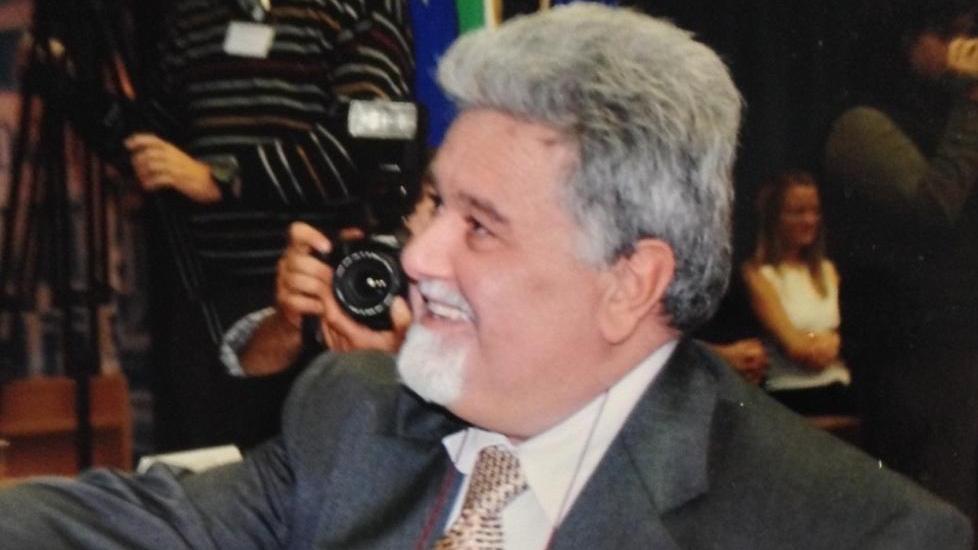 Morto medico oculista nel sonno a 62 anni, oggi i funerali