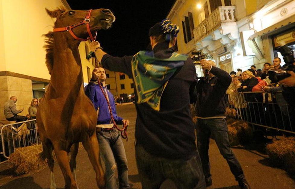C’è l’incognita pioggia per il weekend: corteggio storico a rischio, la carriera no