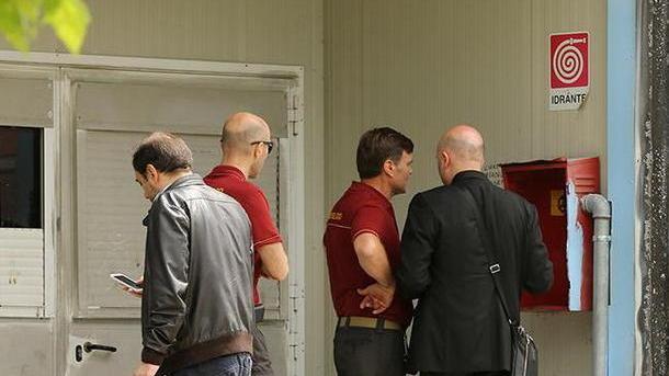 Estintori e tubi fuori servizio alla scuola distrutta dal fuoco