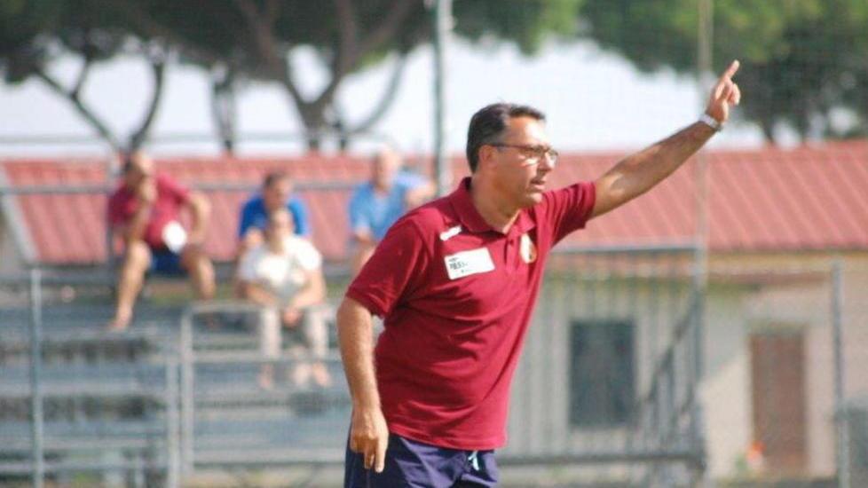 Mister Maurizio Adami resta in gialloamaranto