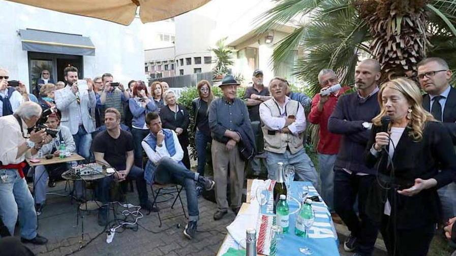 La Meloni incontra cittadini e negozianti