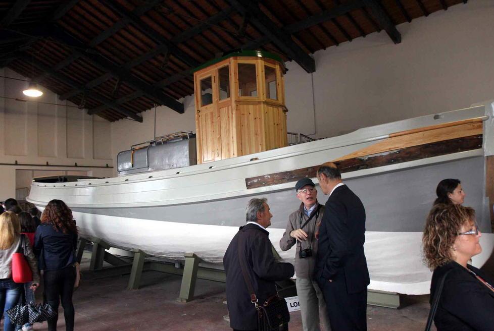 Le due star: il navicello e il rimorchiatore in legno