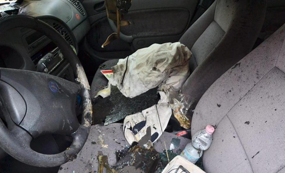 Auto in fiamme in via Derna 